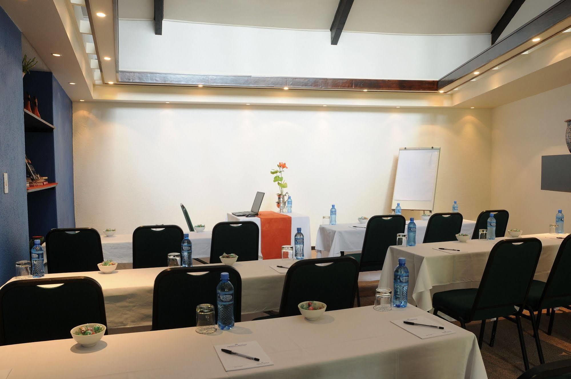 Protea Hotel Winkler وايت ريفر المظهر الخارجي الصورة